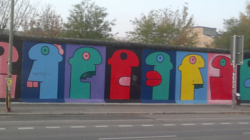 Забавный кусок берлинской стены