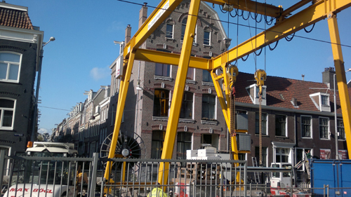 Половина Амстердама в стройках - подмывает его водичка!