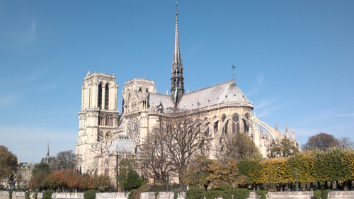 С этой стороны Notre Dame de Paris тоже неплохо смотрится