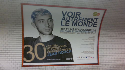 Прикольная реклама в парижском метро
