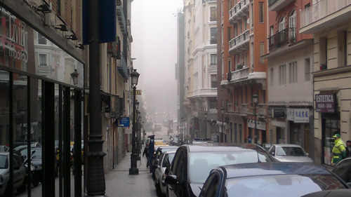 Выход с улицы Leganitos в мадридский туман